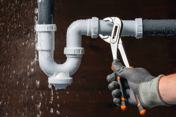 Professional Gas Line Repair technician working in Stonington, IL